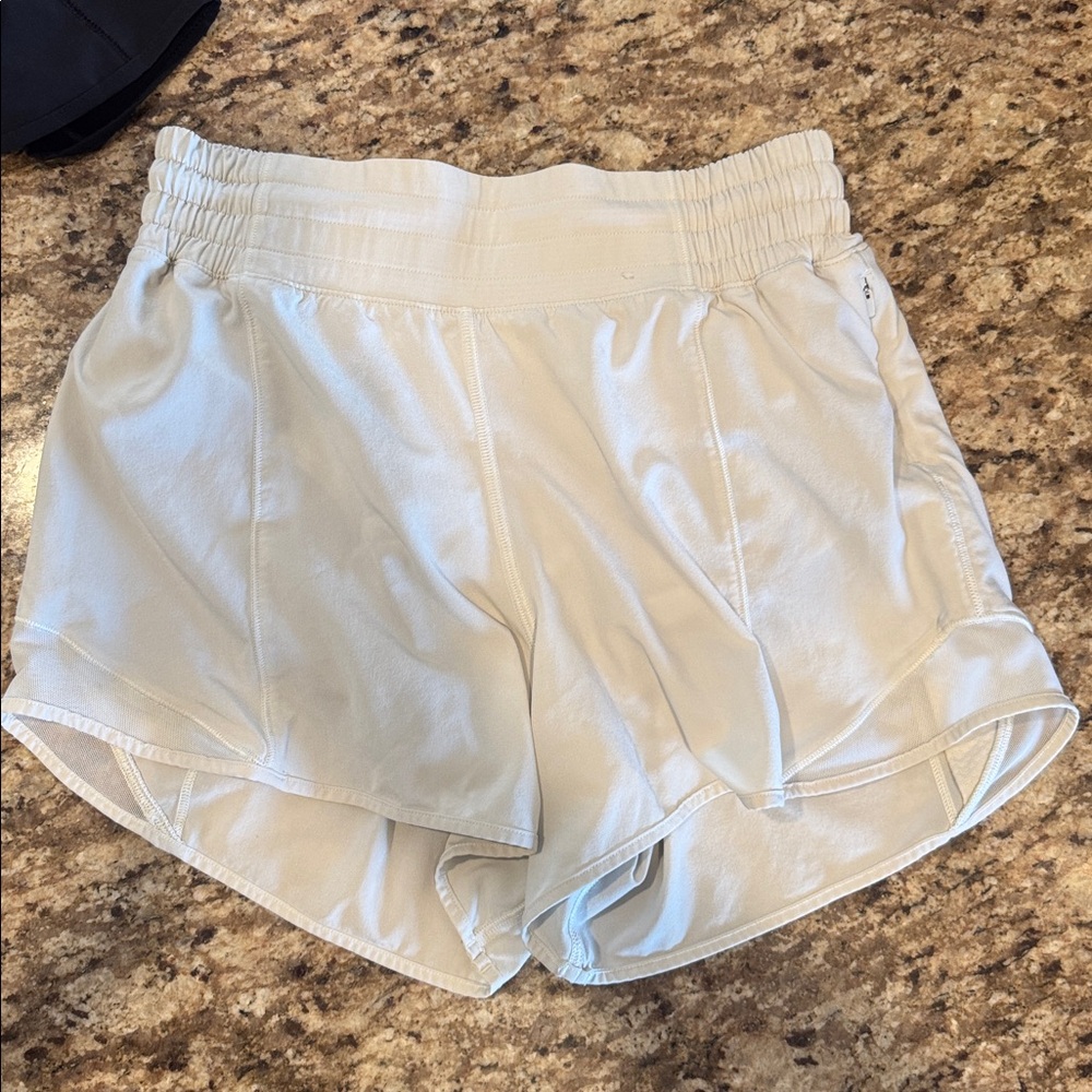 Lululemon Hotty Hot Short High-Rise Long 4". Off white size 4